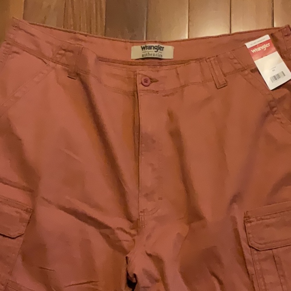 Wrangler Men's Cargo Shorts NWT size 42 in “copper brown” - bundle and save